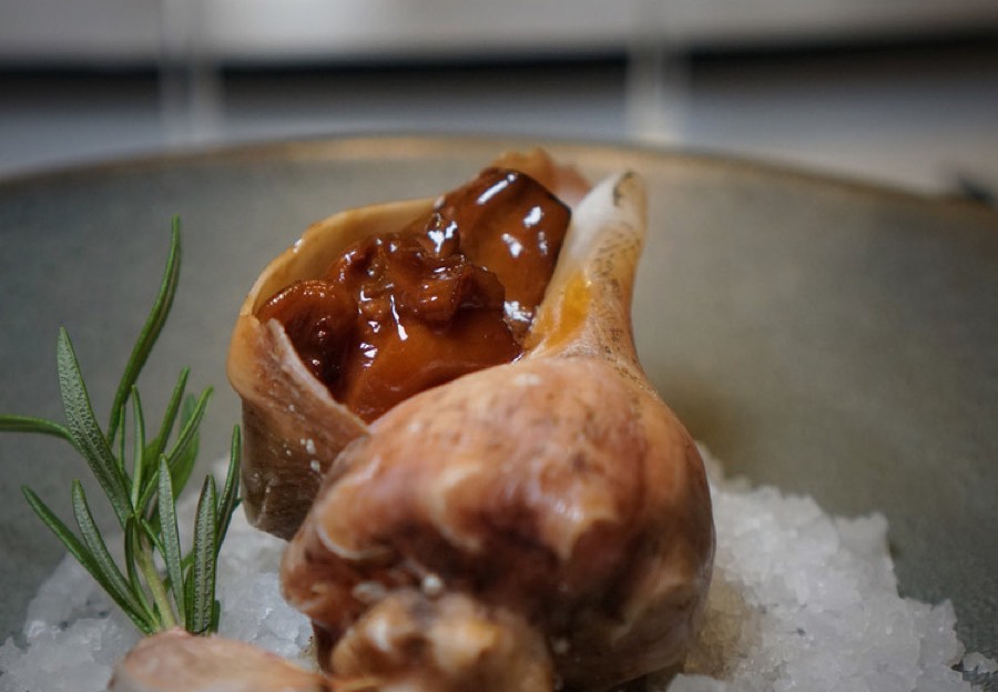 依锦上庭时令菌菇菜品