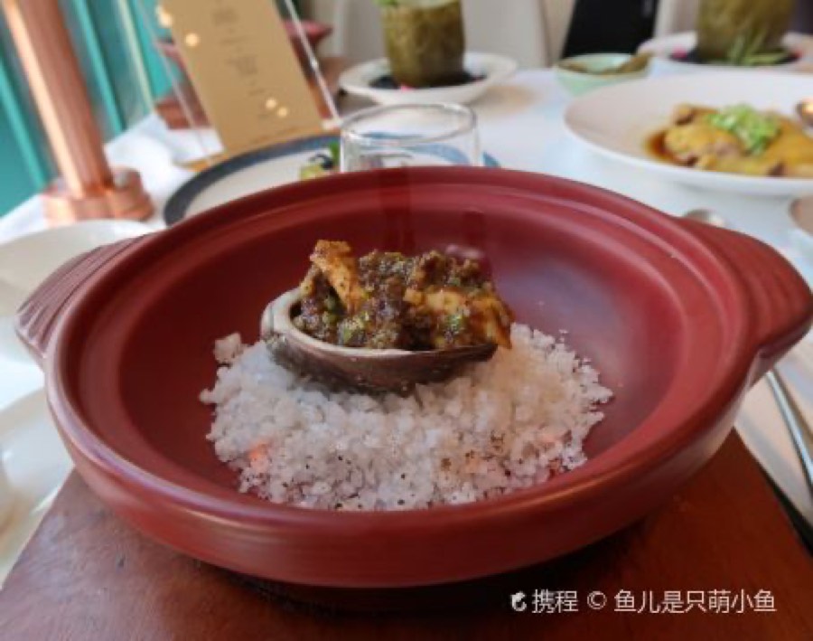 依锦上庭云南山珍菜品